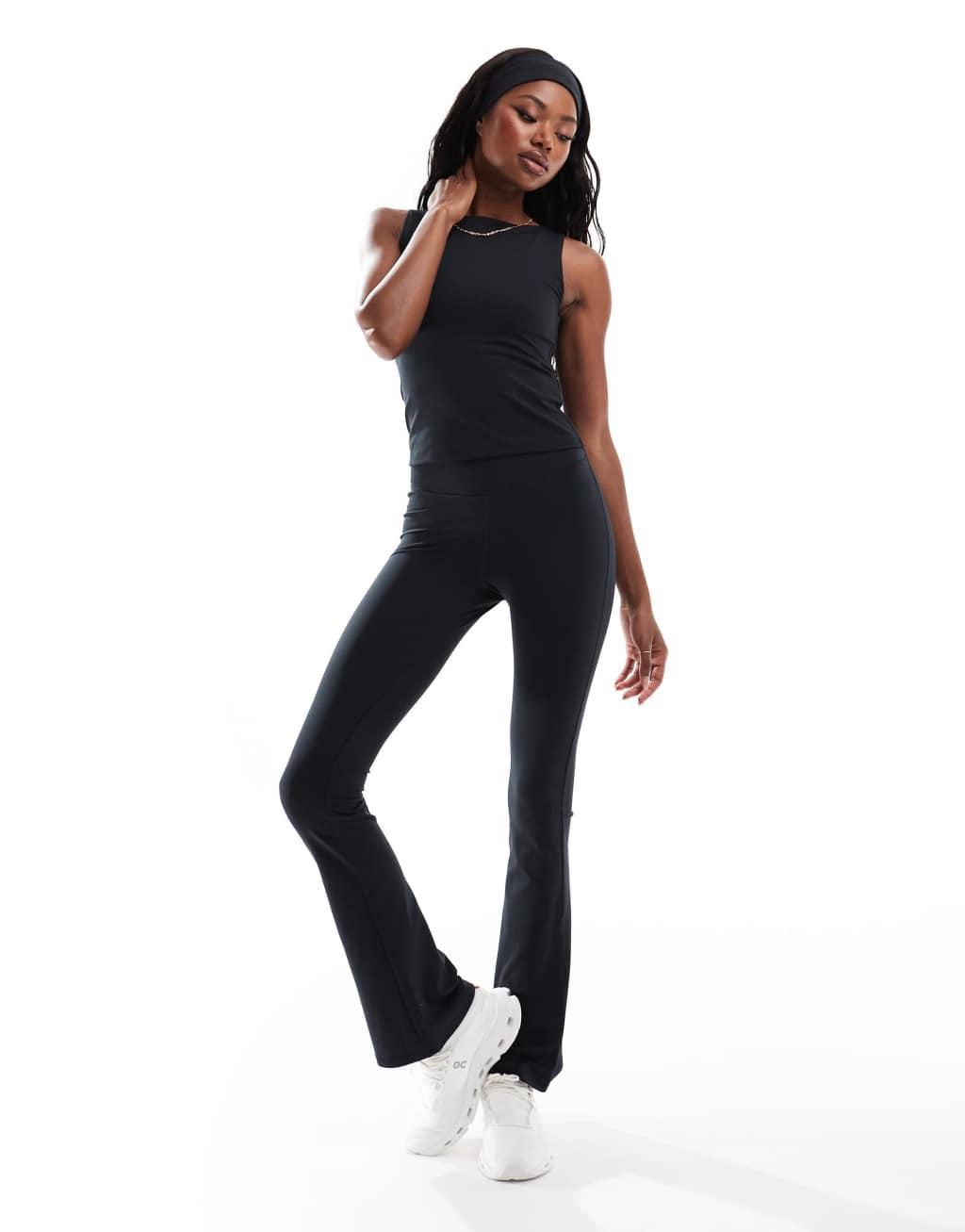 4505 Icon slim kick soft touch yoga leggings in black  Product Image
