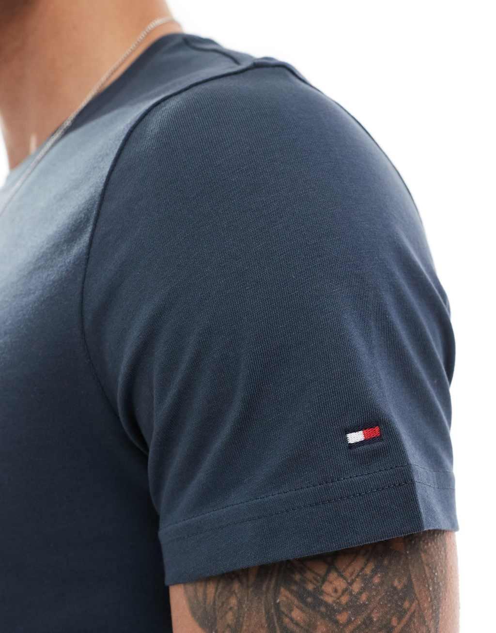Tommy Hilfiger logo T-shirt in navy Product Image