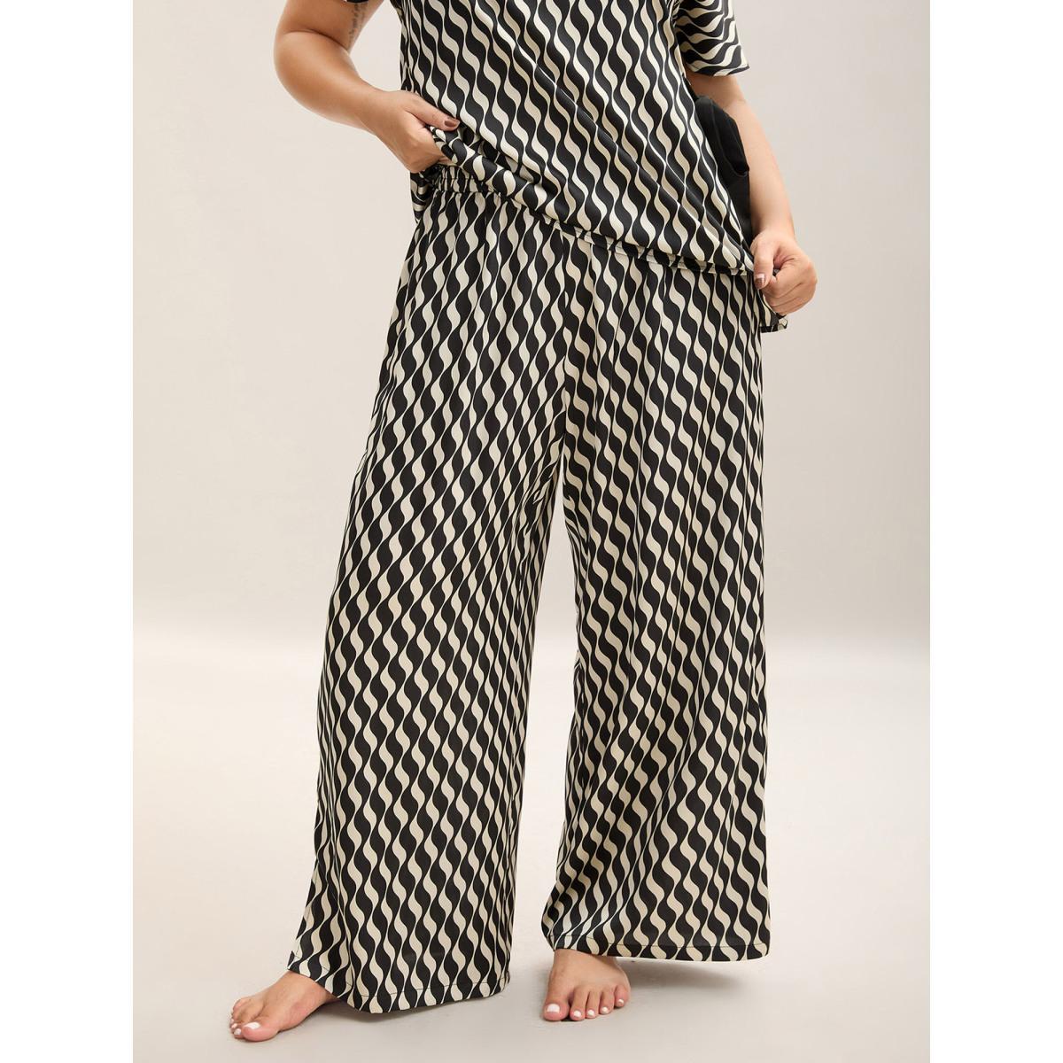 Plus Size Wavy Print Tied Slit Loungewear Set Women Black Tie knot Short sleeve Boat Neck Elegant Loungewear Sets BloomChic 22-24/3X Product Image