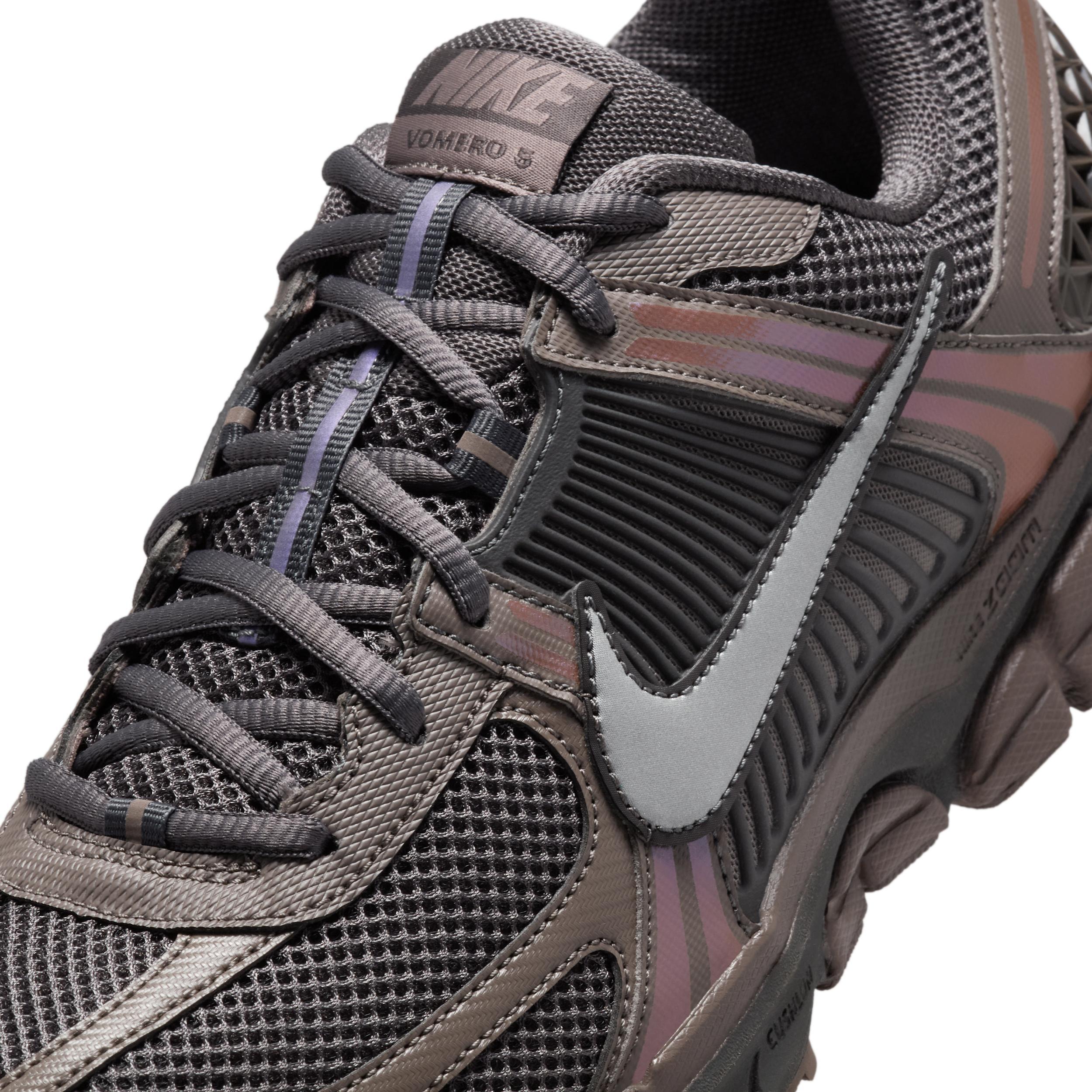 Nike Mens Zoom Vomero 5 Casual Shoes Product Image