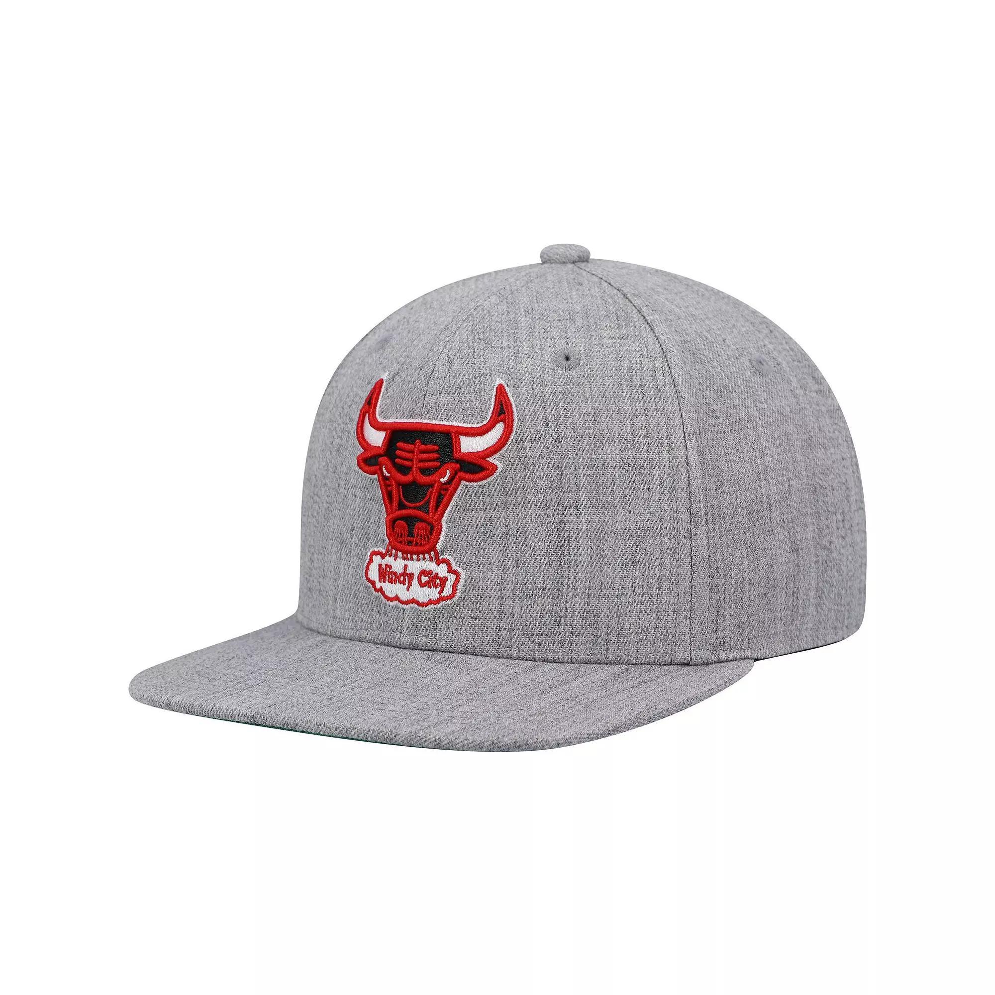 Mens Mitchell & Ness Heathered Gray Chicago Bulls Hardwood Classics Team 2.0 Snapback Hat Product Image