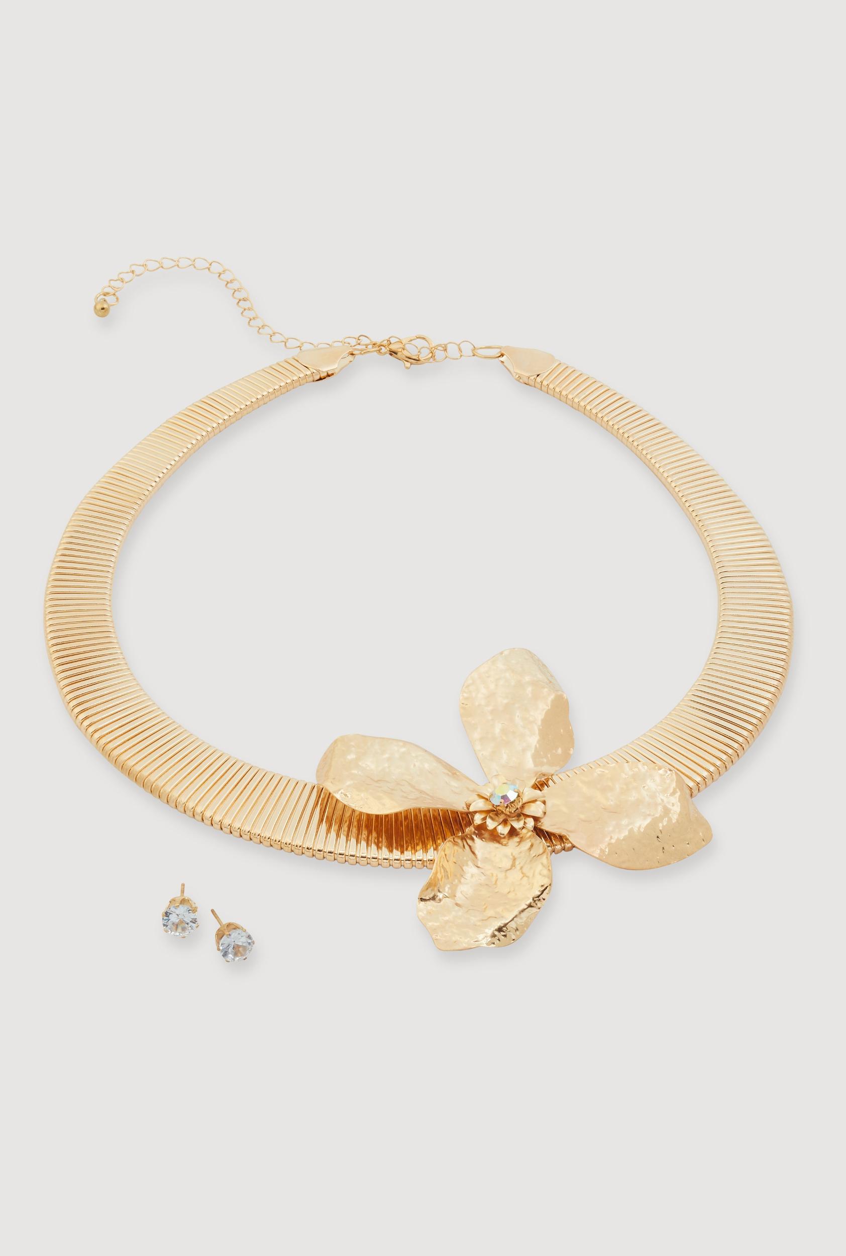 Textured Flower Pendant Necklace with Stud Earrings Female Product Image