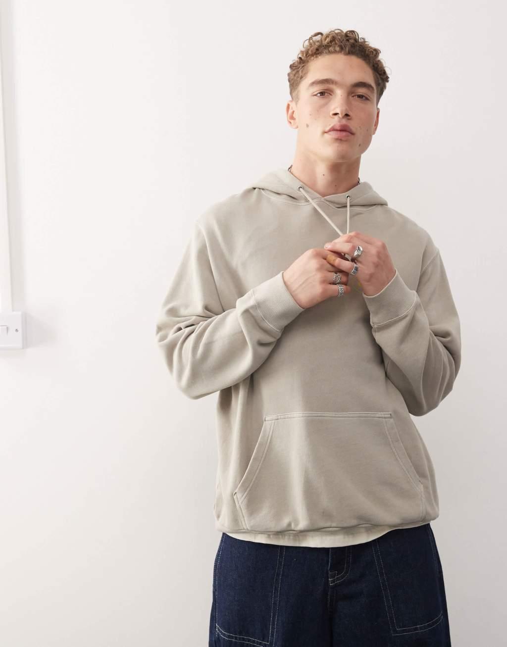 Gramicci mountaineering graphic hoodie in pigment oat Product Image