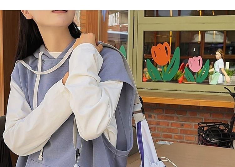 Drawstring Nylon Crossbody Bag Product Image