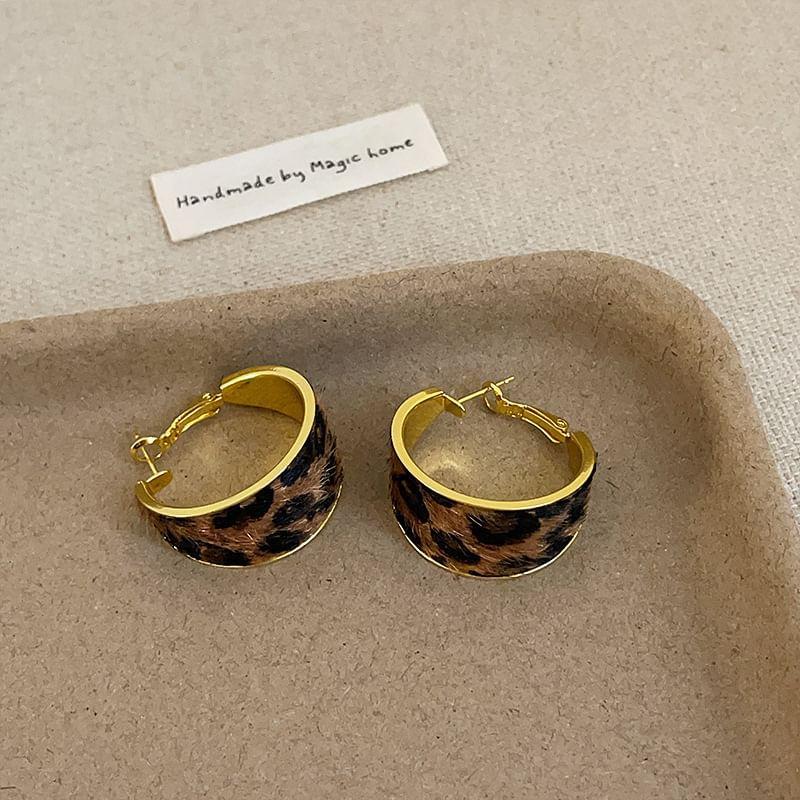 925 Sterling Silver Leopard Print Hoop Earring Product Image