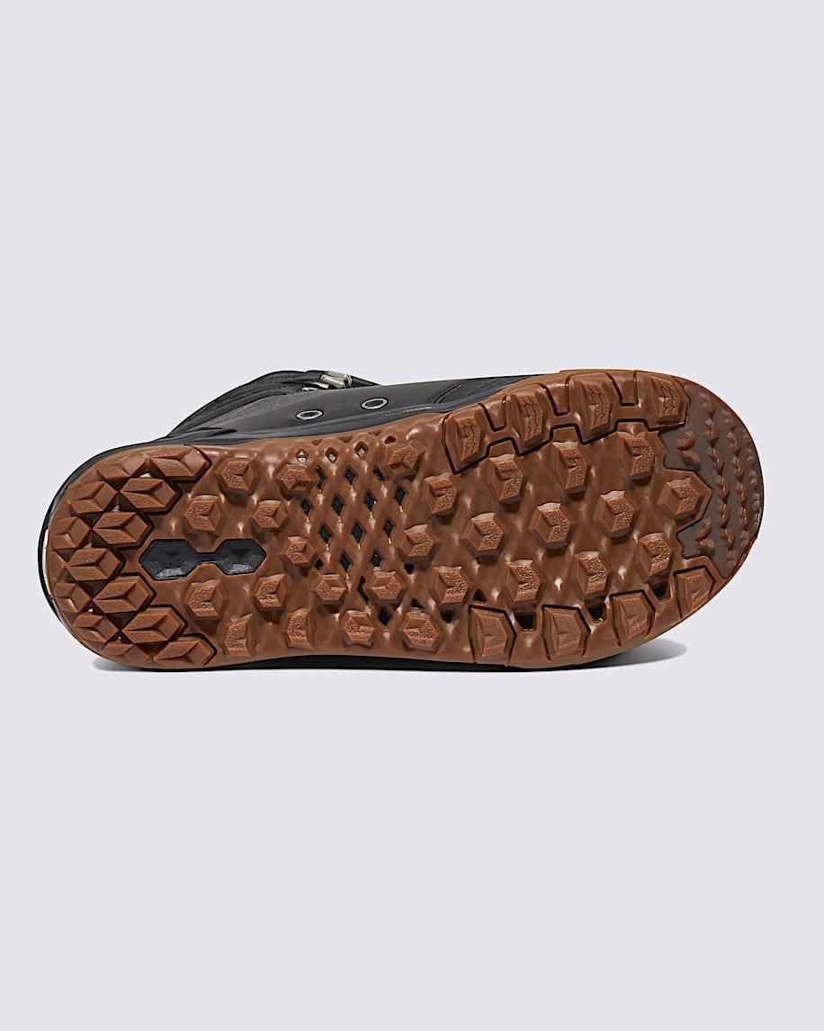 Infuse Gum Snowboard Boot in Black / Gum| Vans US Product Image