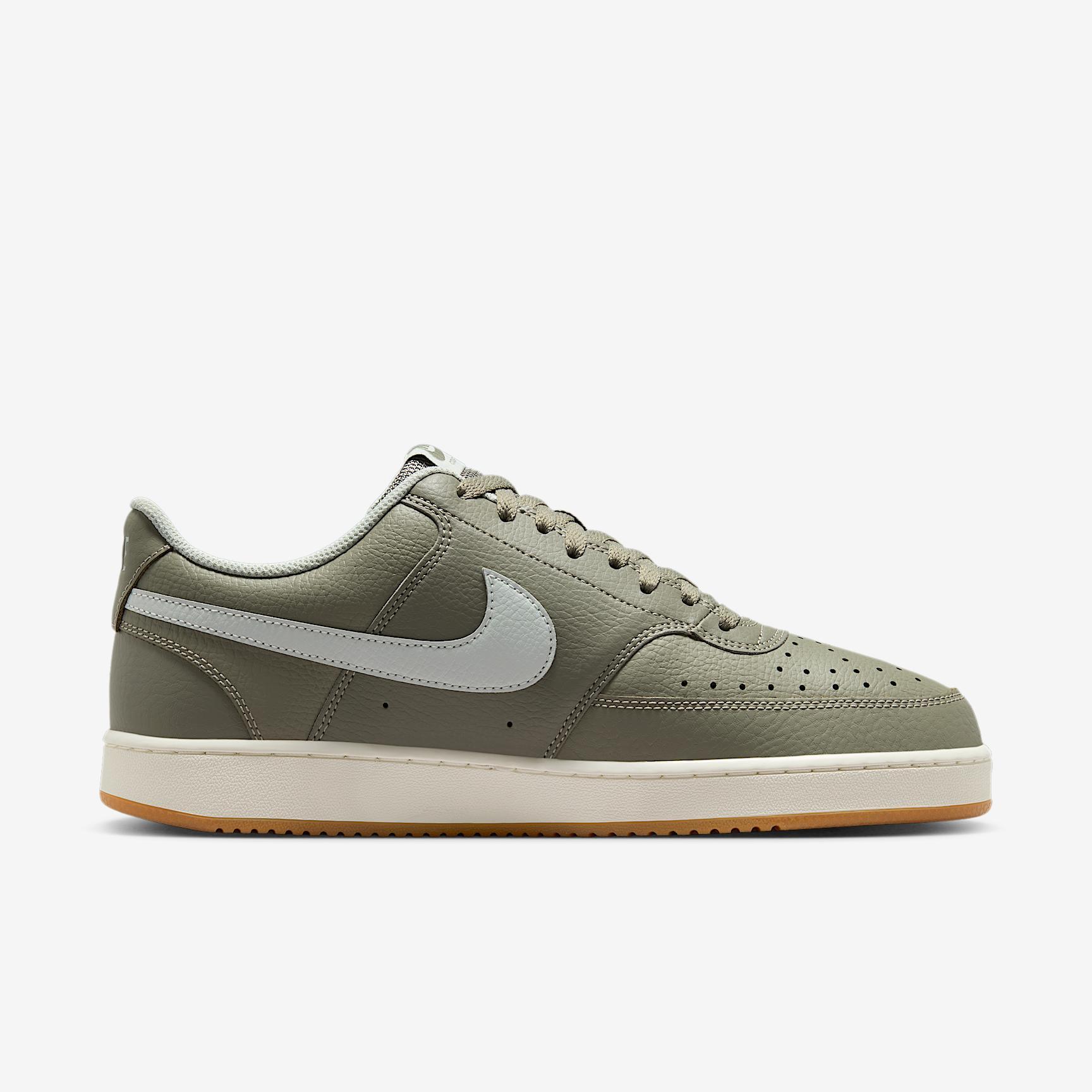 Nike Men's Court Vision Low Shoes Product Image