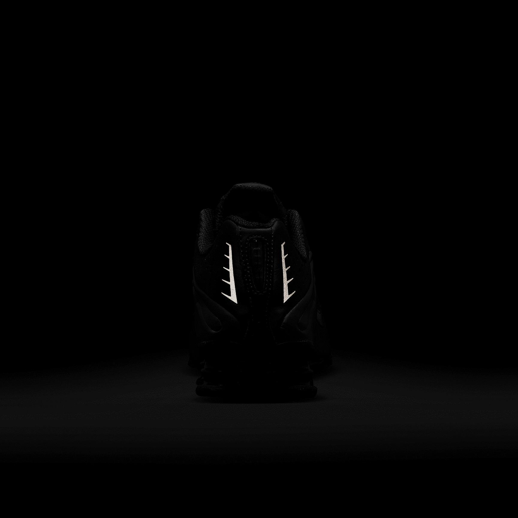 Nike Women's Shox R4 Shoes Product Image
