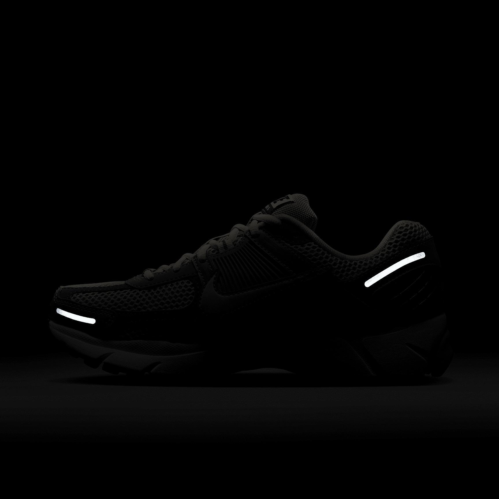 Nike Women's Zoom Vomero 5 Shoes Product Image