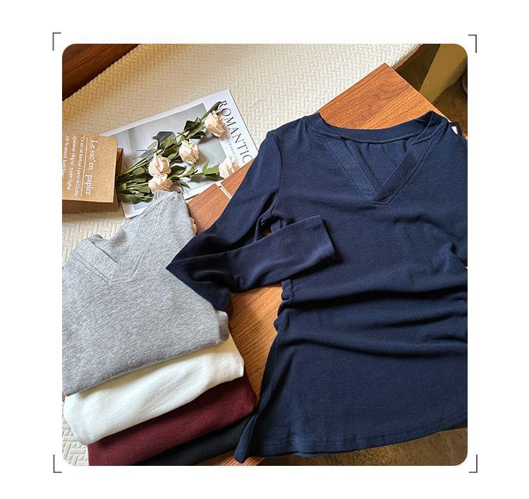Long-Sleeve V-Neck Plain T-Shirt Product Image
