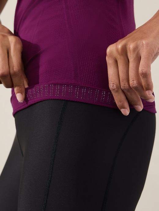 Momentum Seamless Tee Product Image
