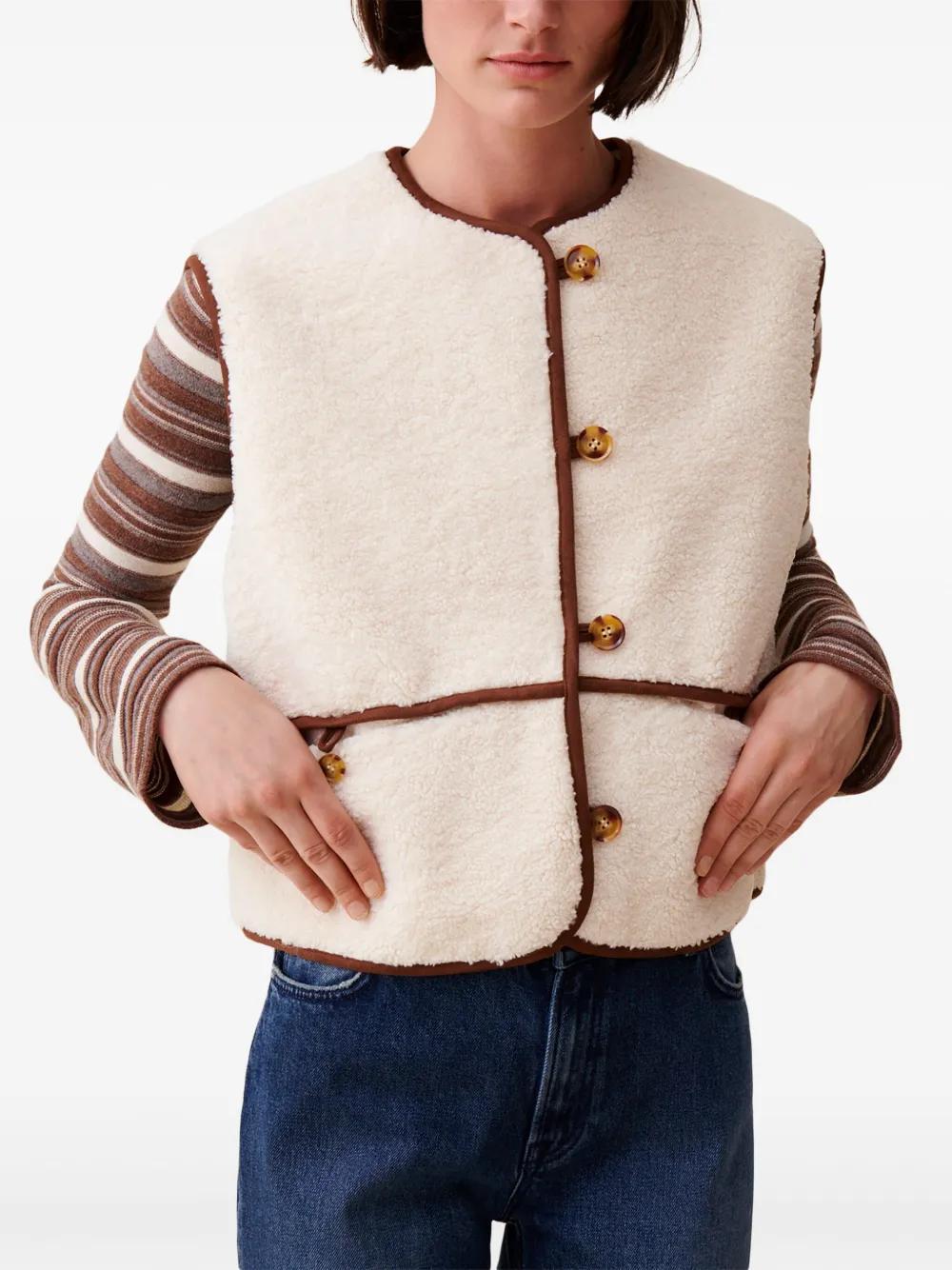 sleeveless faux-fur coat  Product Image