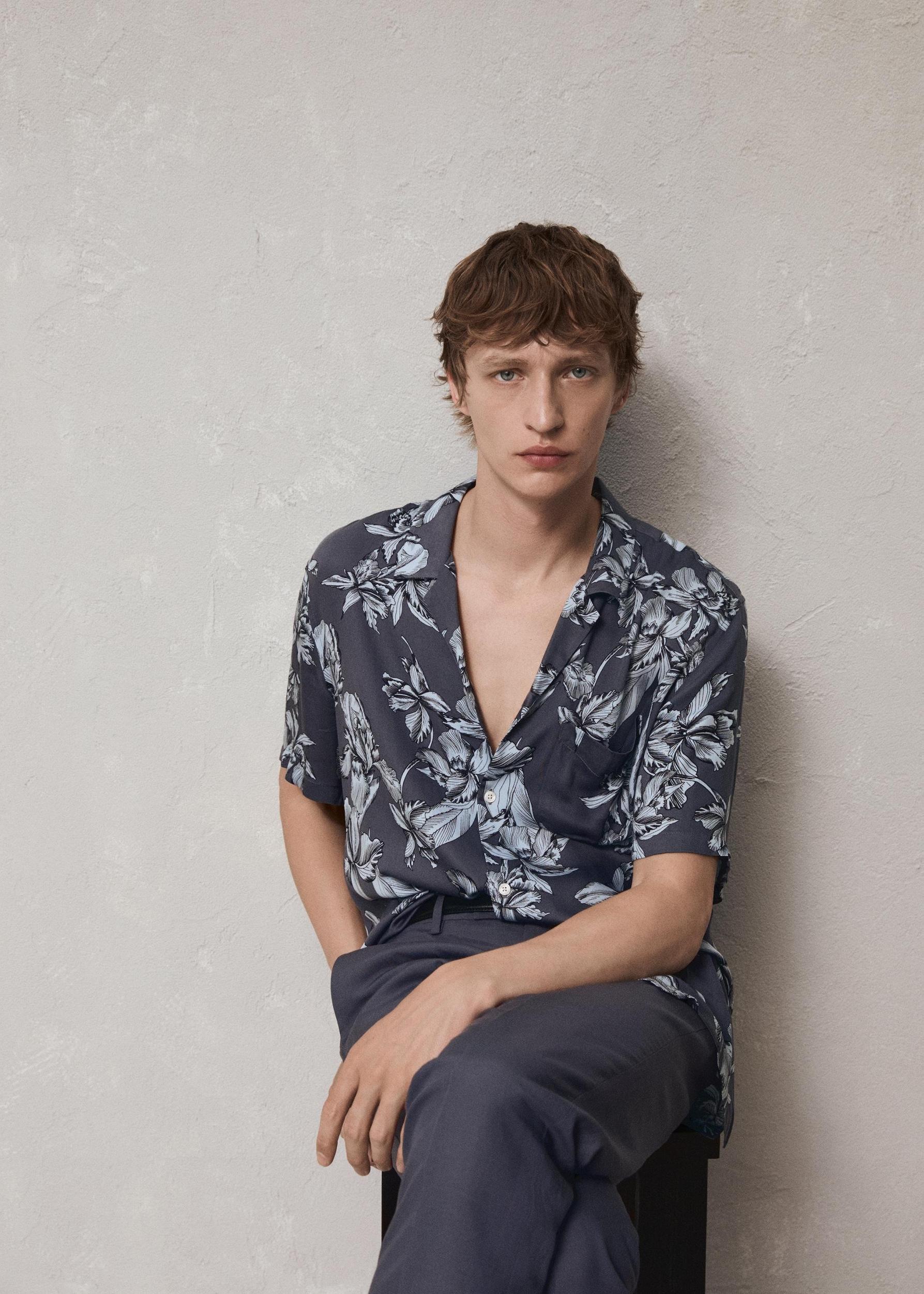 Regular-fit Hawaiian-print shirt - Men | MANGO USA Product Image