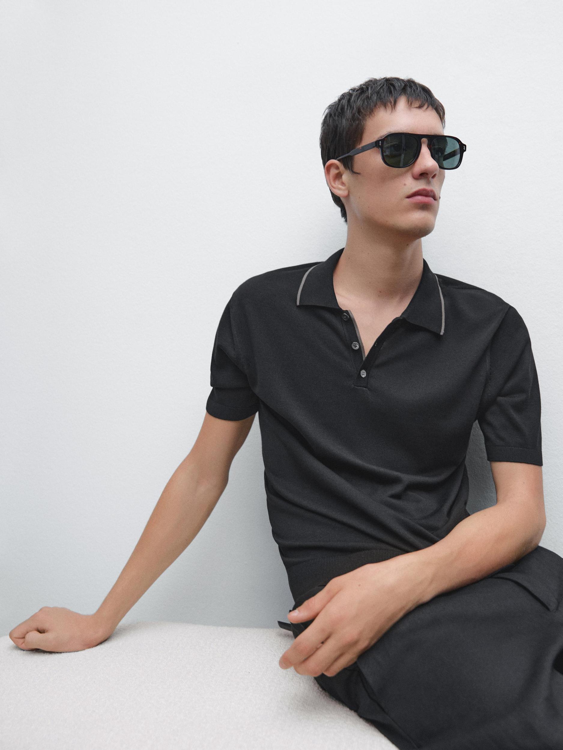 Knit polo shirt with coloured collar detail Product Image