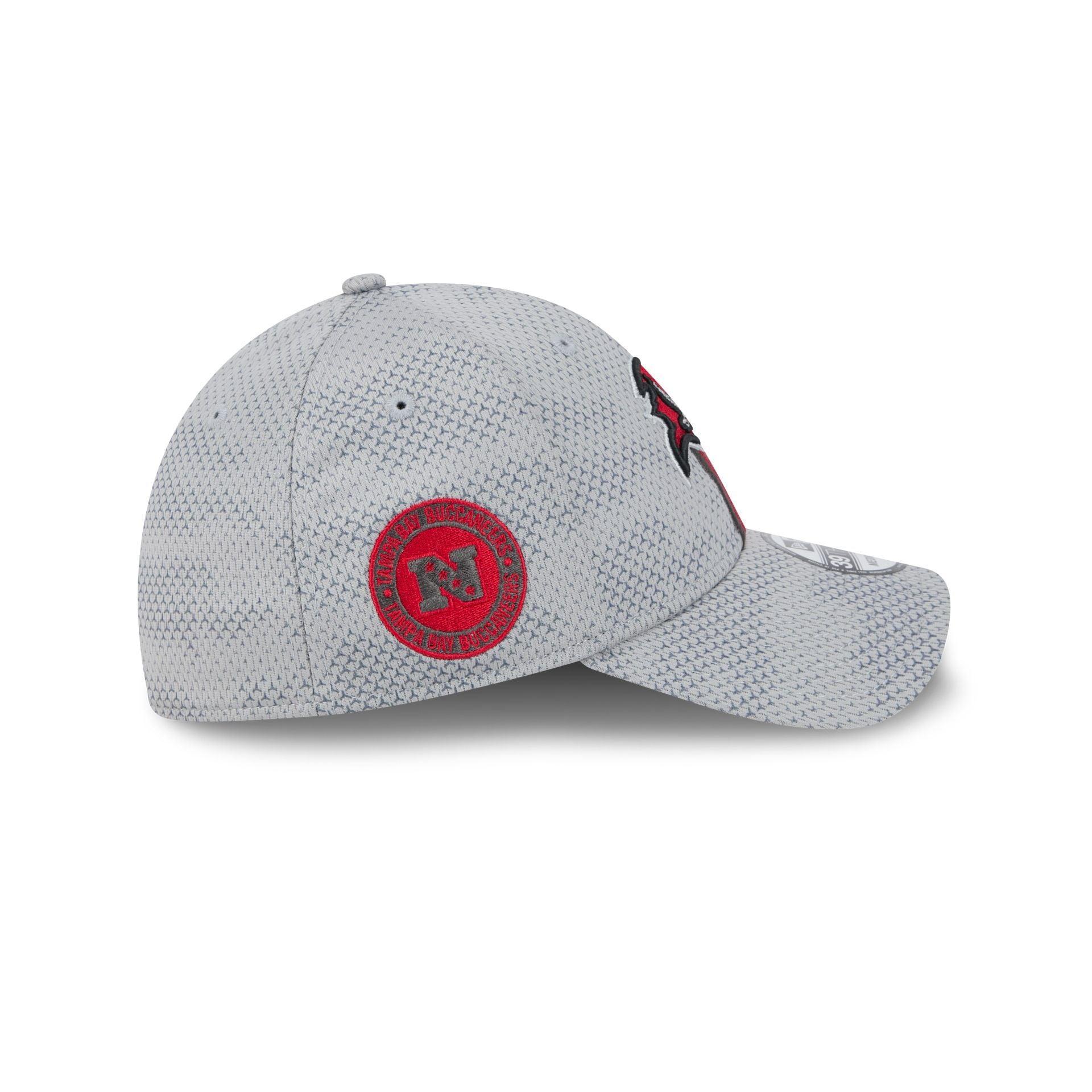 Tampa Bay Buccaneers 2024 Sideline Gray 39THIRTY Stretch Fit Hat Male Product Image