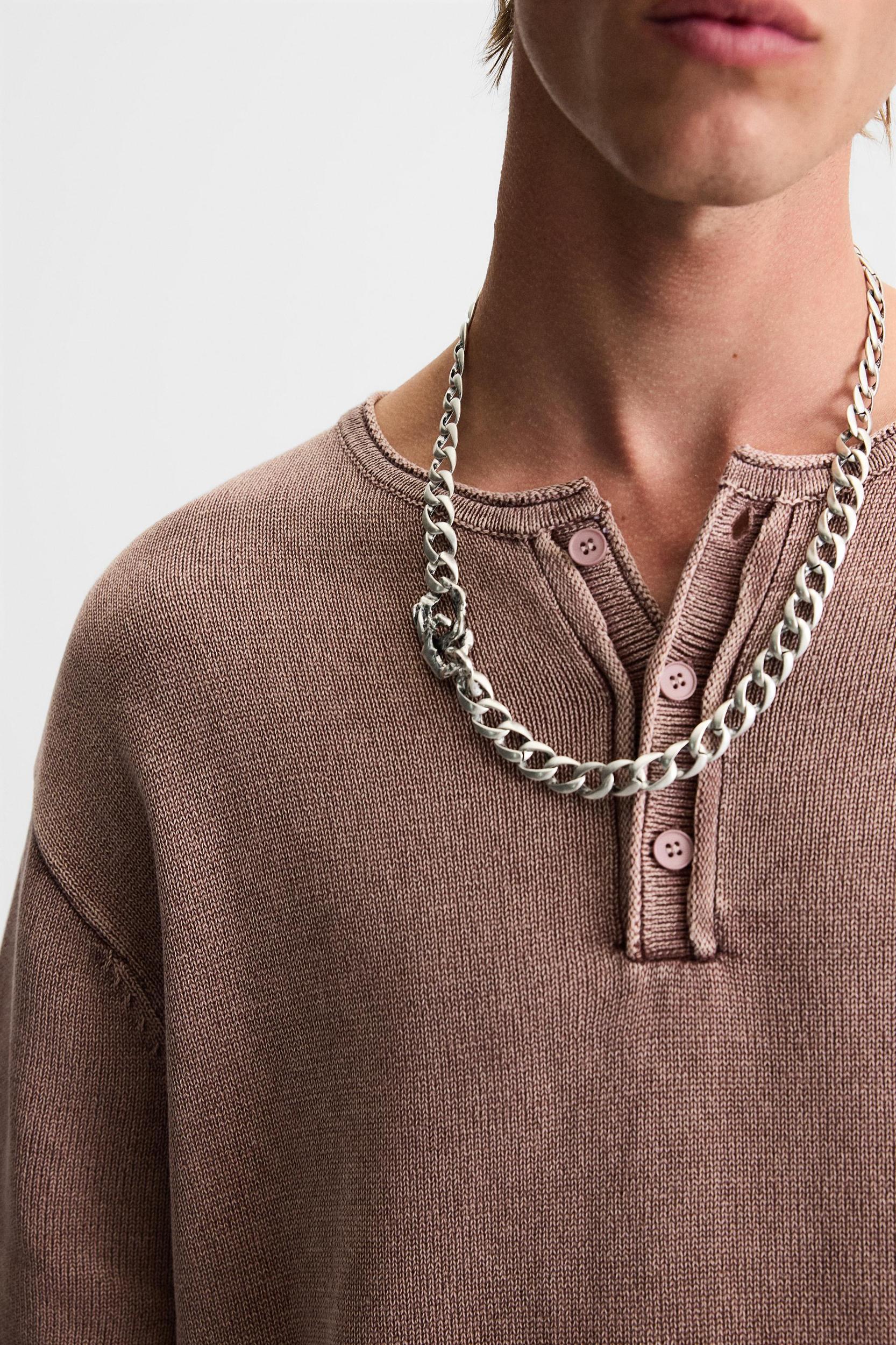 METAL LINK CHAIN NECKLACE Product Image