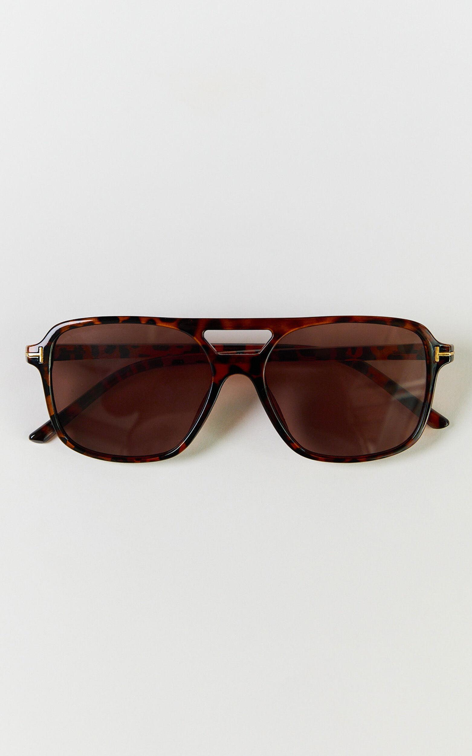 Vera Sunglasses - Square Sunglasses in Torte Product Image