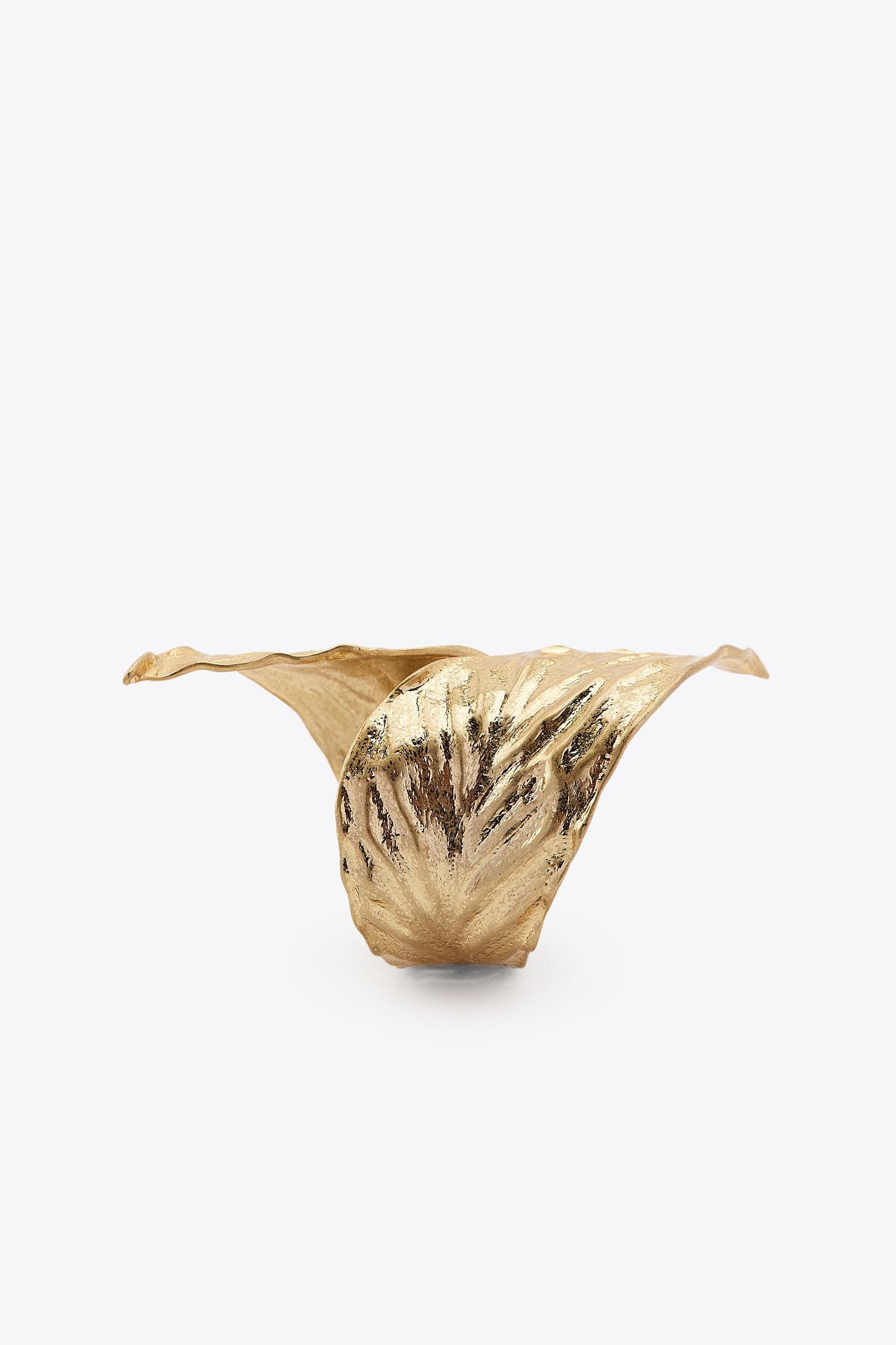 METAL LEAF BRACELET Product Image