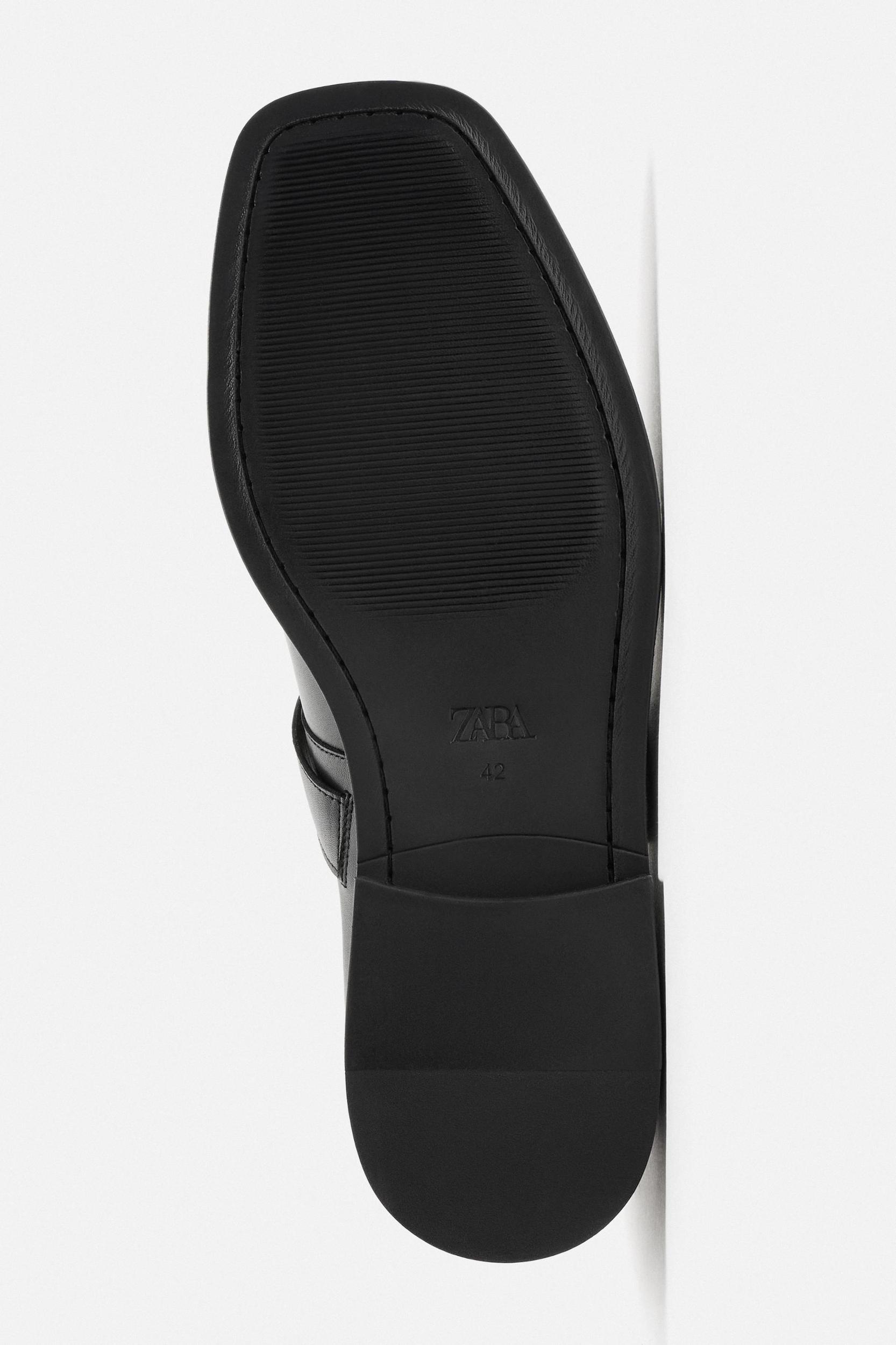 LEATHER BUCKLE SHOE Product Image