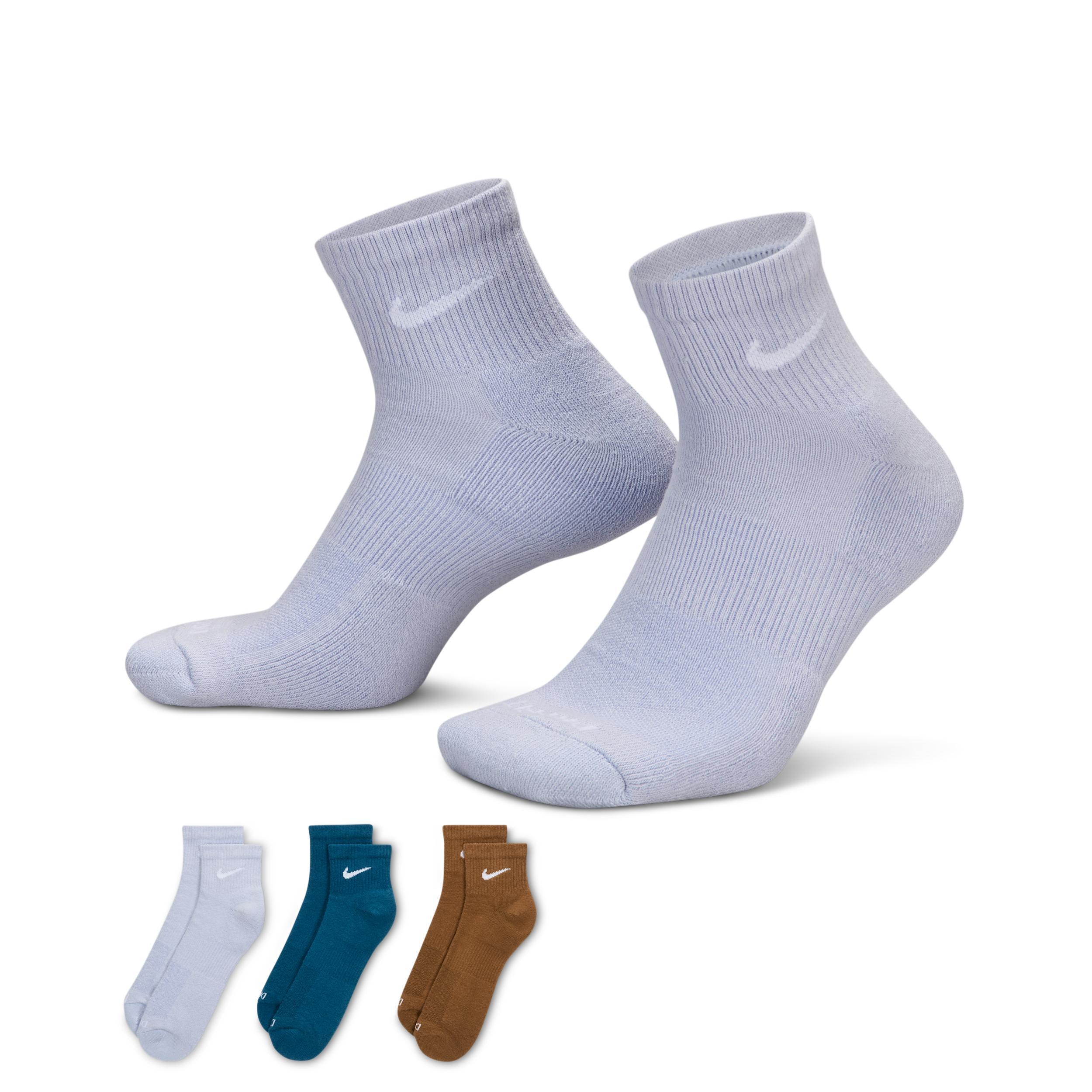 Nike Men's Everyday Plus Cushioned Training Ankle Socks (3 Pairs) Product Image