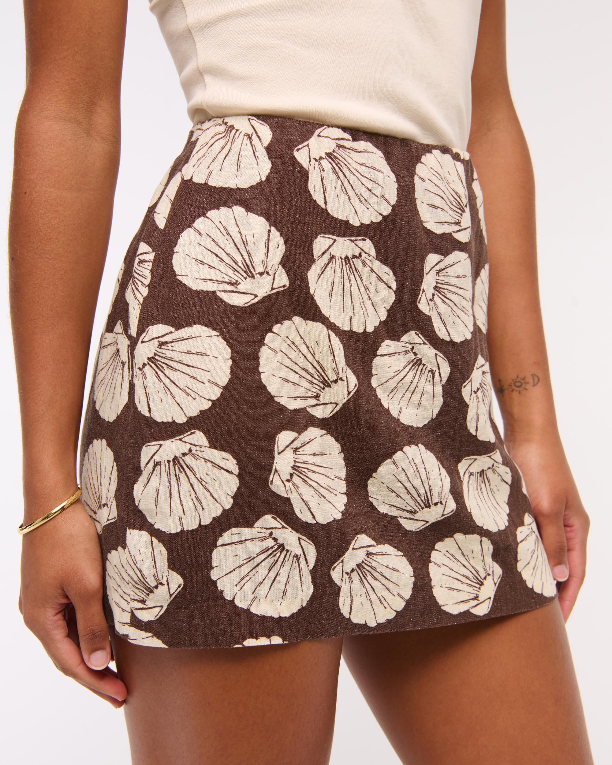 The A&F Scarlett Curve Love Linen-Blend Mini Skort Product Image