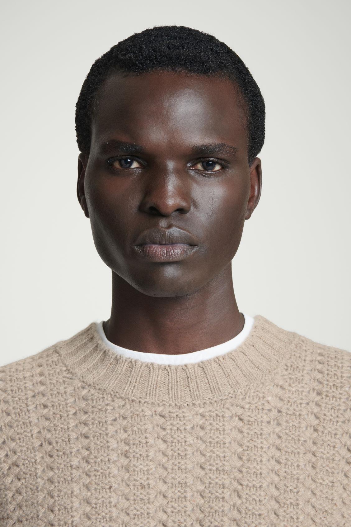 RELAXED POINTELLE-KNIT PURE CASHMERE SWEATER Product Image