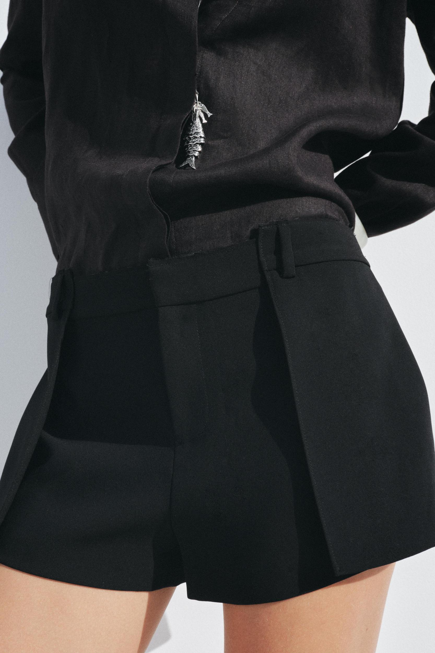 PLEATED SHORTS ZW COLLECTION Product Image