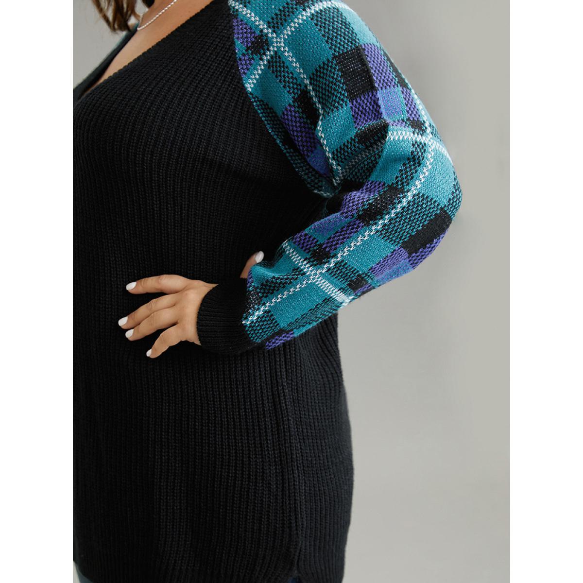 Plus Size Plaid Patchwork Split Side Raglan Sleeve Pullover Black Women Casual Loose Long Sleeve V-neck Dailywear Pullovers BloomChic 14-16/1X Product Image