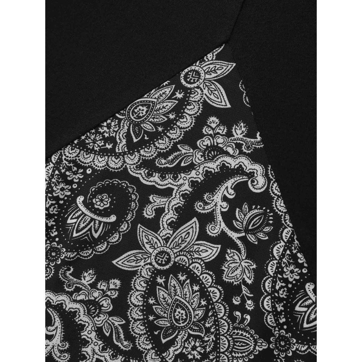 Plus Size Paisley Print Crew Neck Spliced T-Shirt Black Women Contrast Round Neck Everyday-Casual T-shirts BloomChic 18-20/2X Product Image