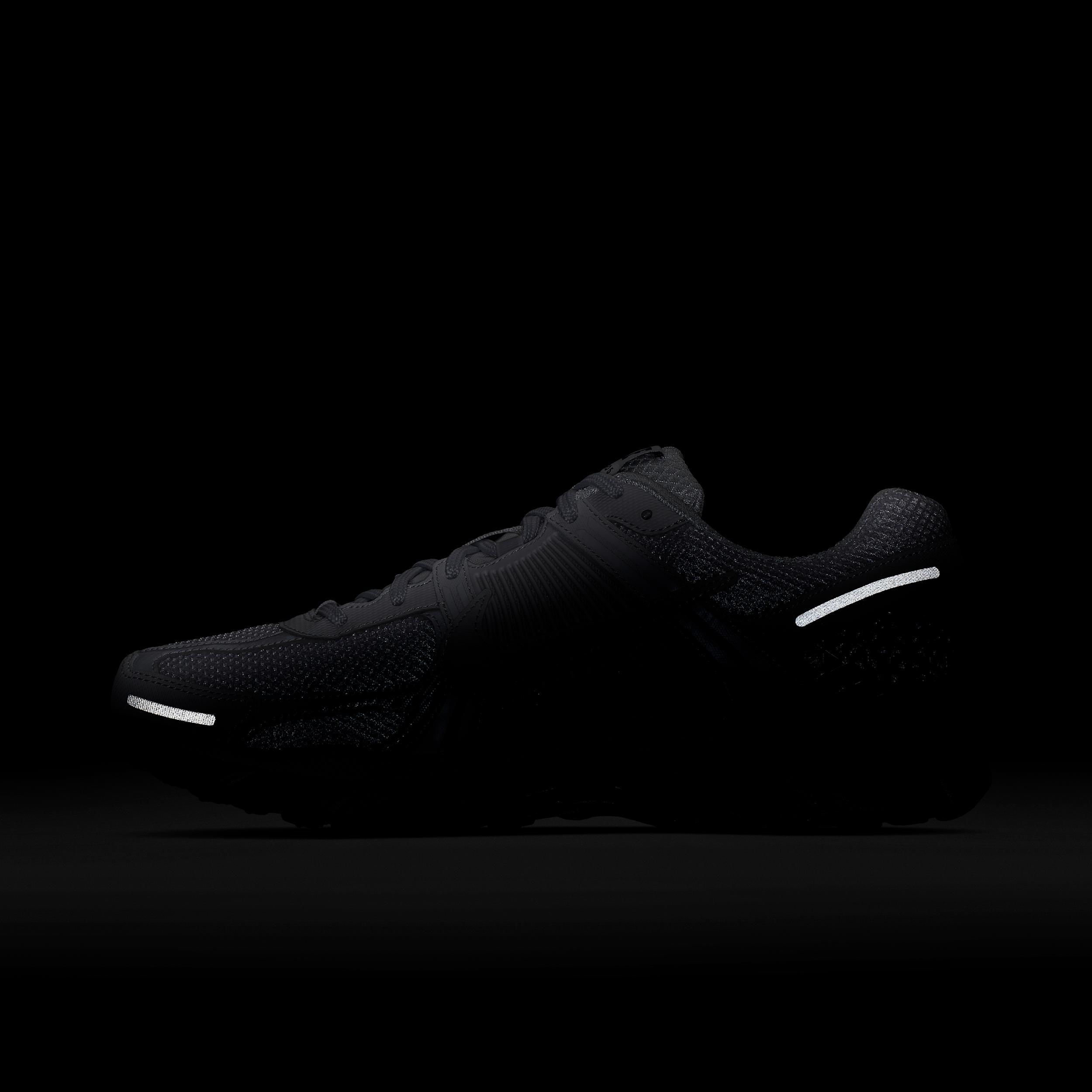 Nike Men's Zoom Vomero 5 Shoes Product Image