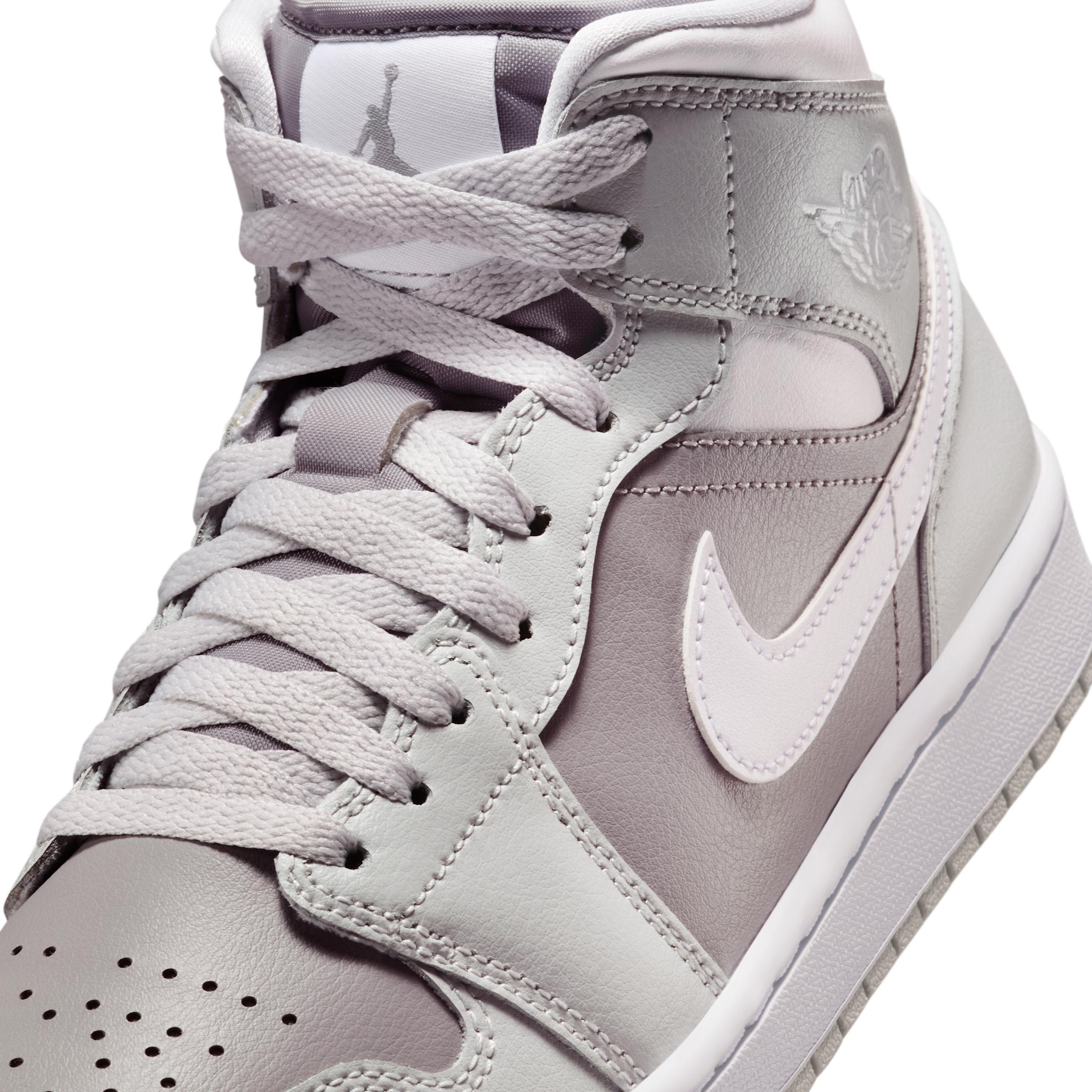 Women's Air Jordan 1 Mid Shoes Product Image