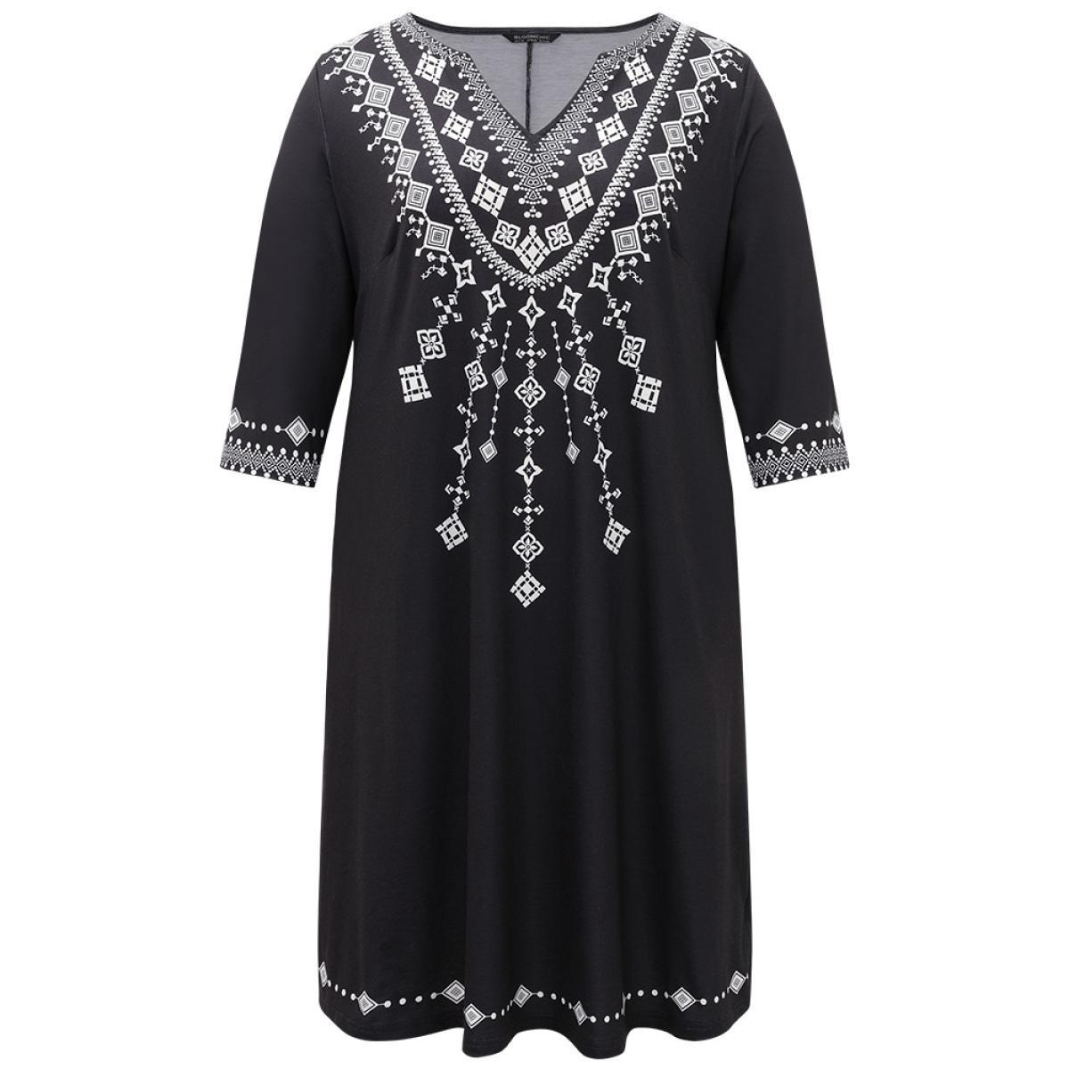 Plus Size Bandana Print V Neck Pocket Midi Dress Black Women Vacation Plain V-neck Elbow-length sleeve Curvy Midi Dress BloomChic 30/6X Product Image
