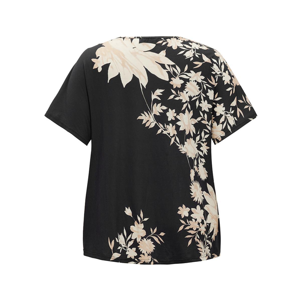 Plus Size Floral Printed Short Sleeve Round Neck T-shirt BlackFlower Women Elegant Floral Round Neck Going out T-shirts BloomChic 28/5X Product Image