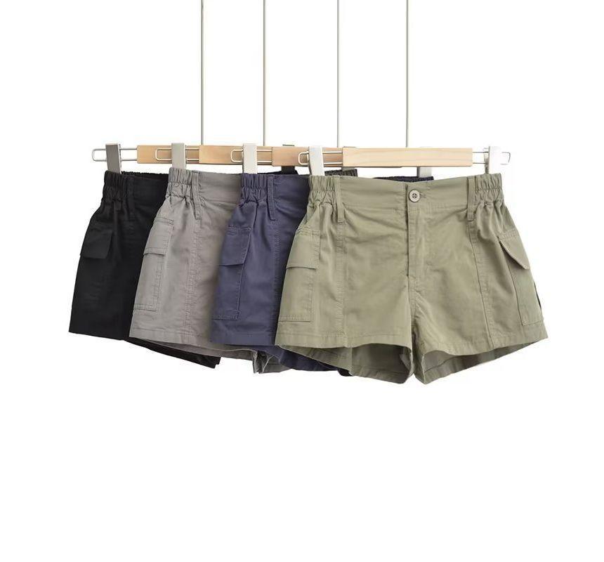 Mid Rise Plain Cargo Shorts Product Image
