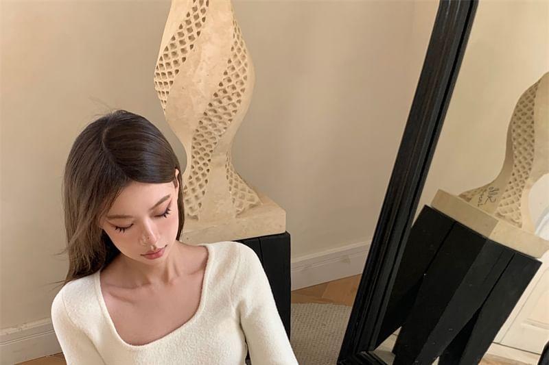 Long-Sleeve Scoop Neck Plain Mini Sheath Dress Product Image