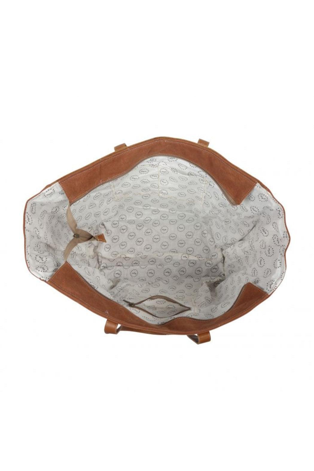 Woodsy Medalion Weekender Product Image