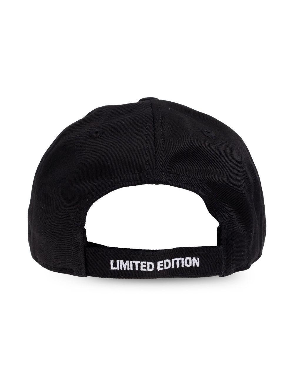 embroidered cap Product Image