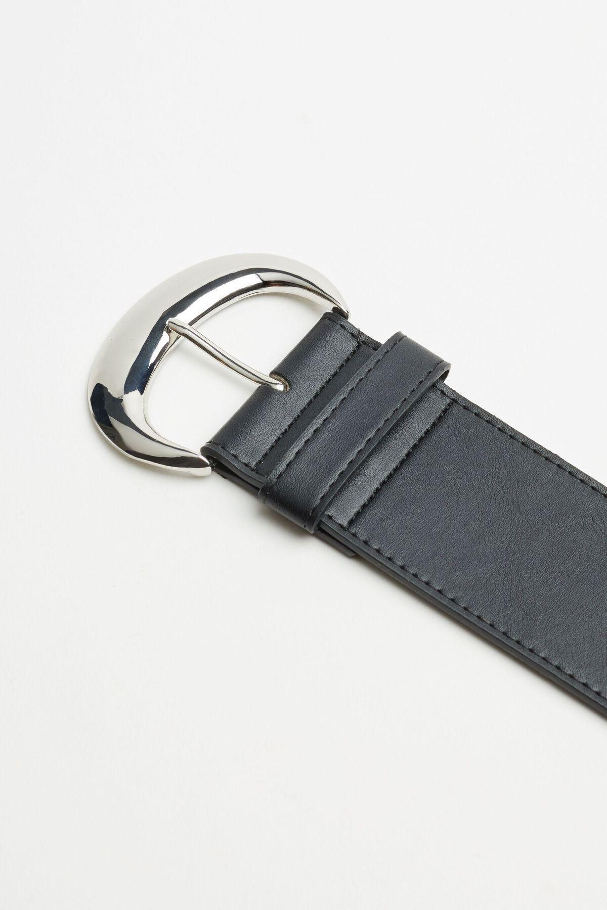 Oversized Crescent Waist Belt Product Image