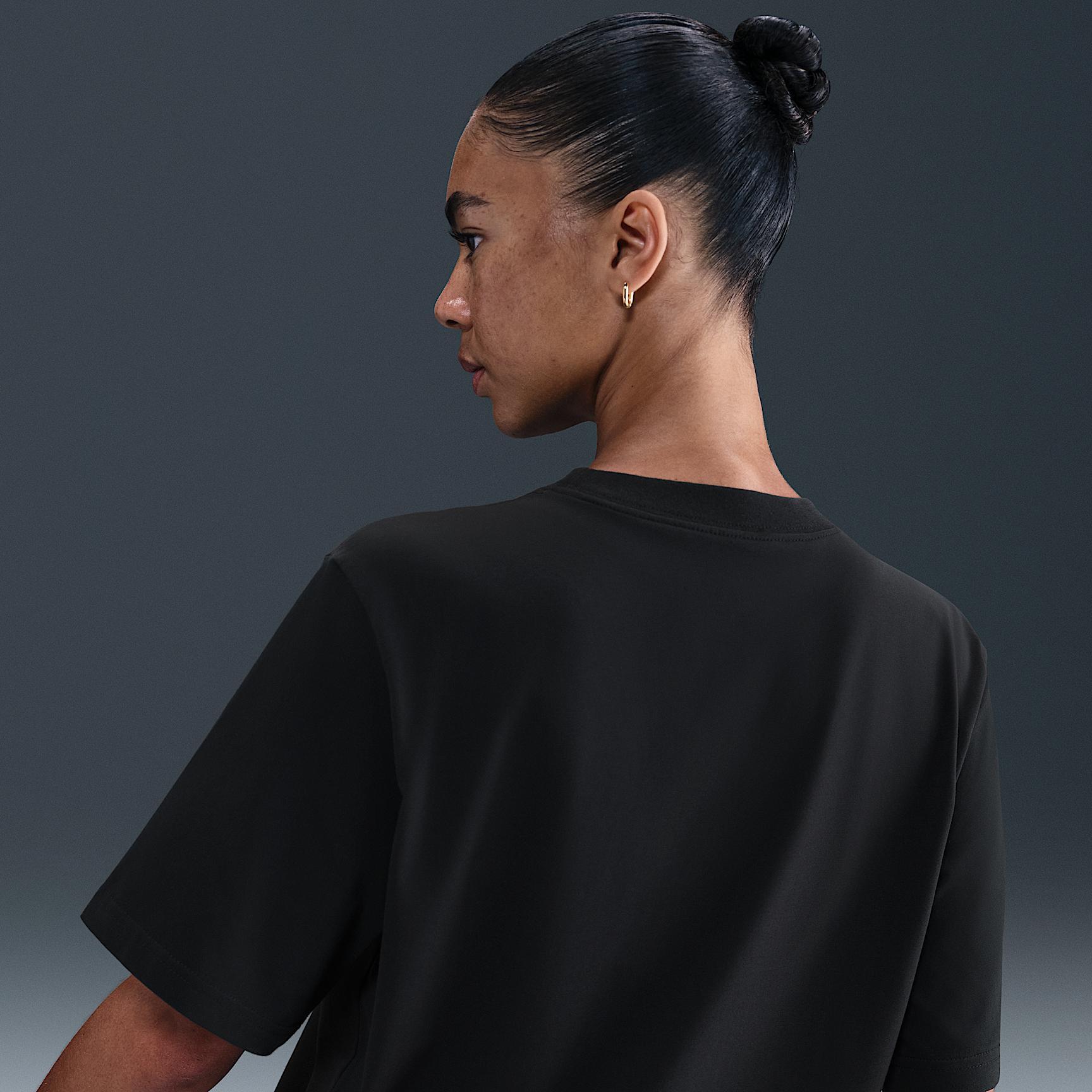 Nike Women's Dri-FIT Graphic Basketball T-Shirt Product Image