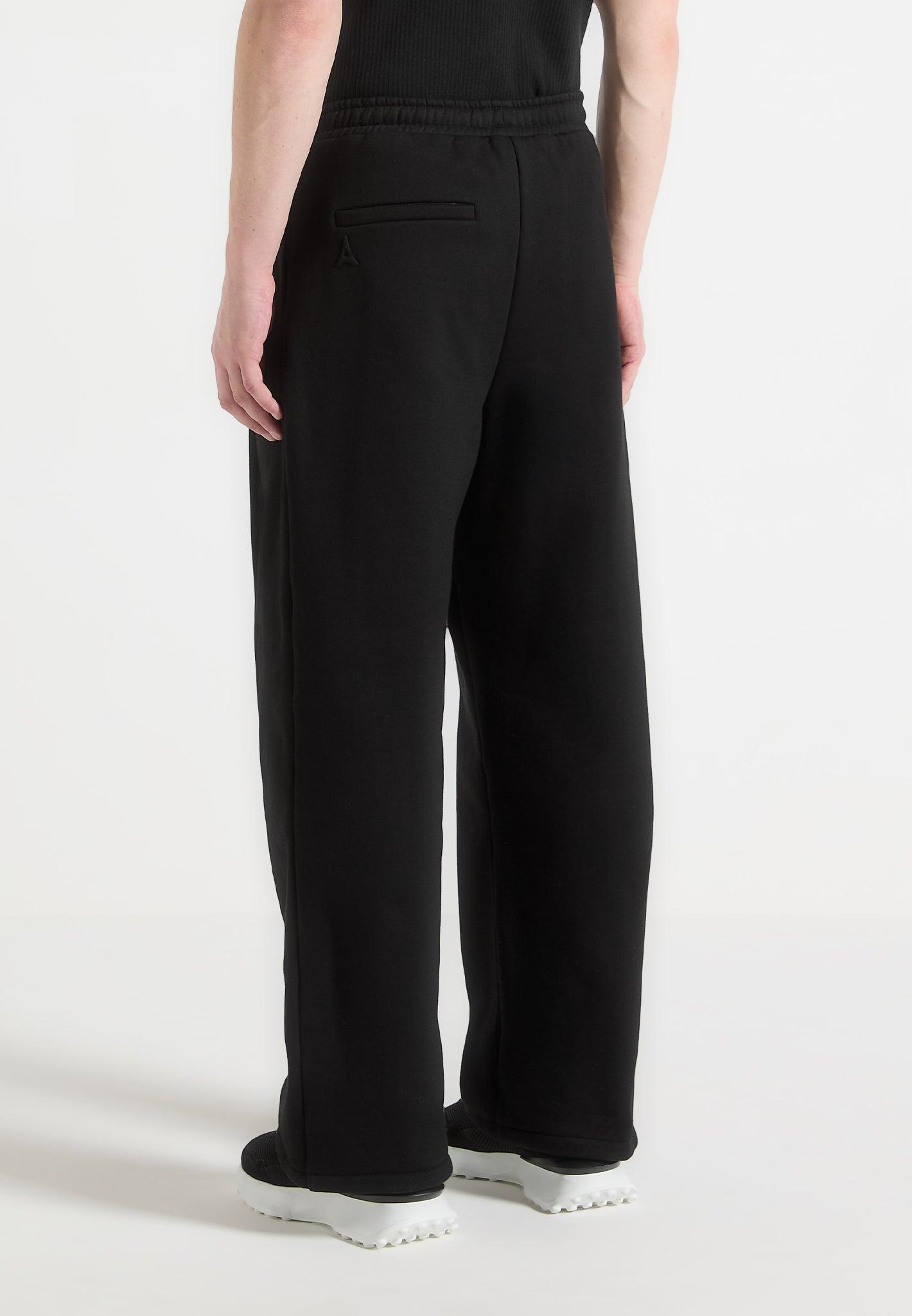 Éternel Box Pleated Relaxed Jogger - Black Male Product Image
