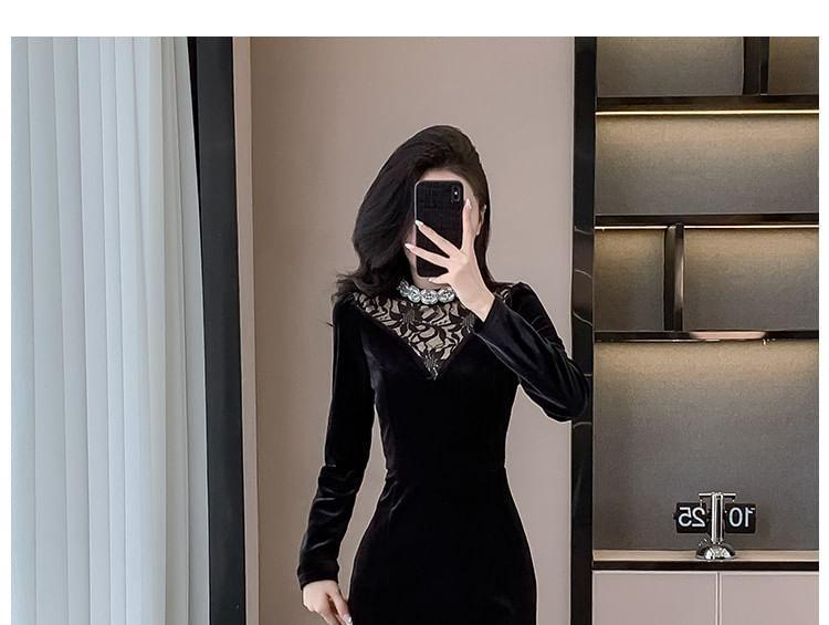 Long Sleeve Mock Neck Plain Lace Panel Velvet Mermaid  Midi Dress Product Image