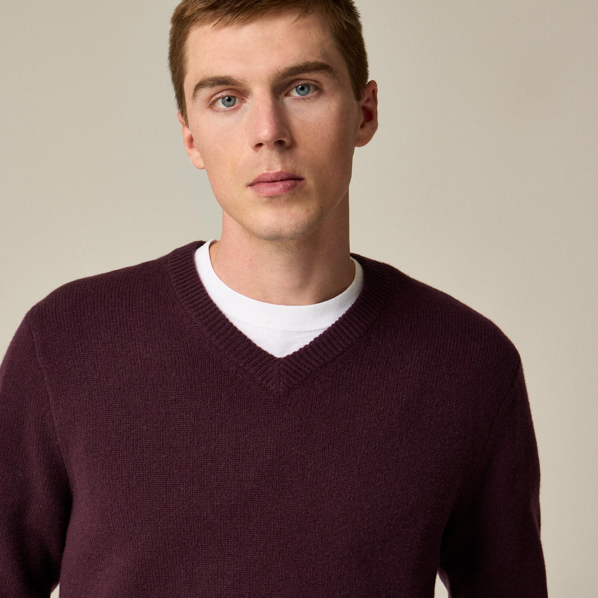 Relaxed midweight cashmere V-neck sweater Product Image