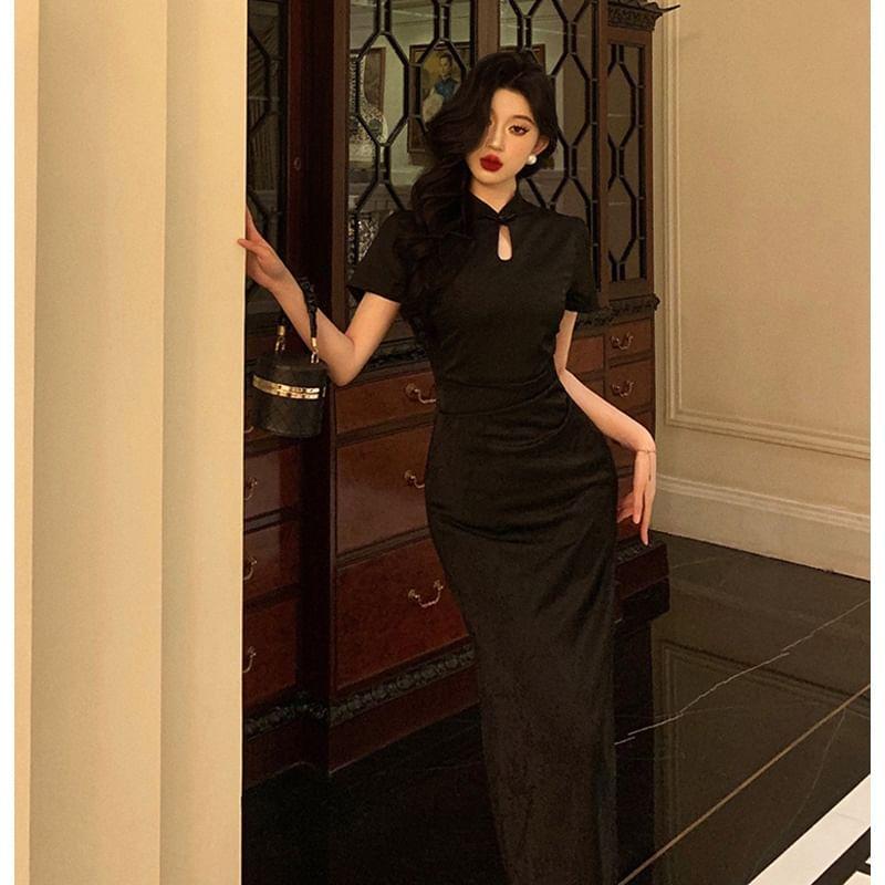 Short-Sleeve Jacquard Frog Buttoned Slit Satin Midi Sheath Qipao Product Image