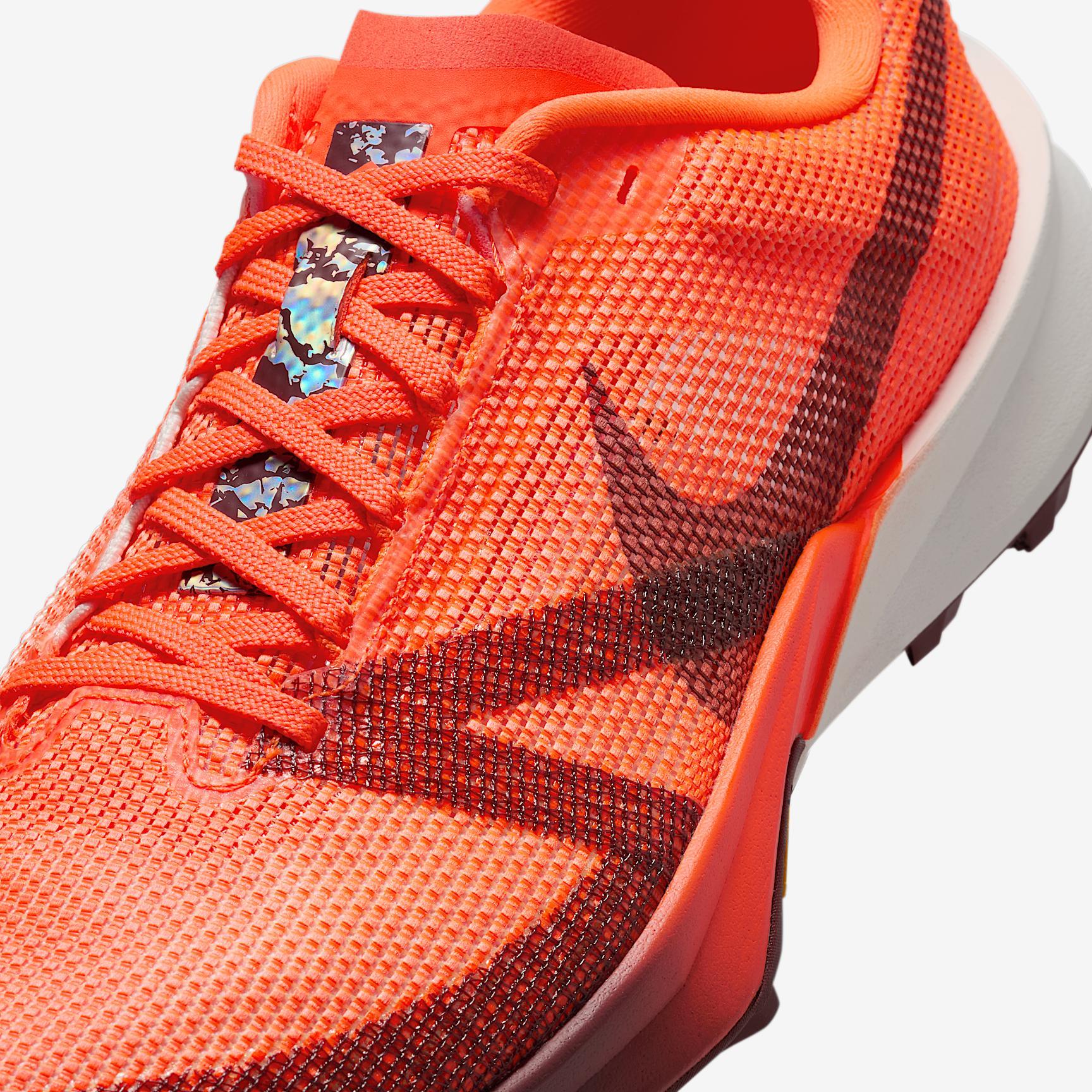 Nike Men's Kiger 10 Trail Running Shoes Product Image