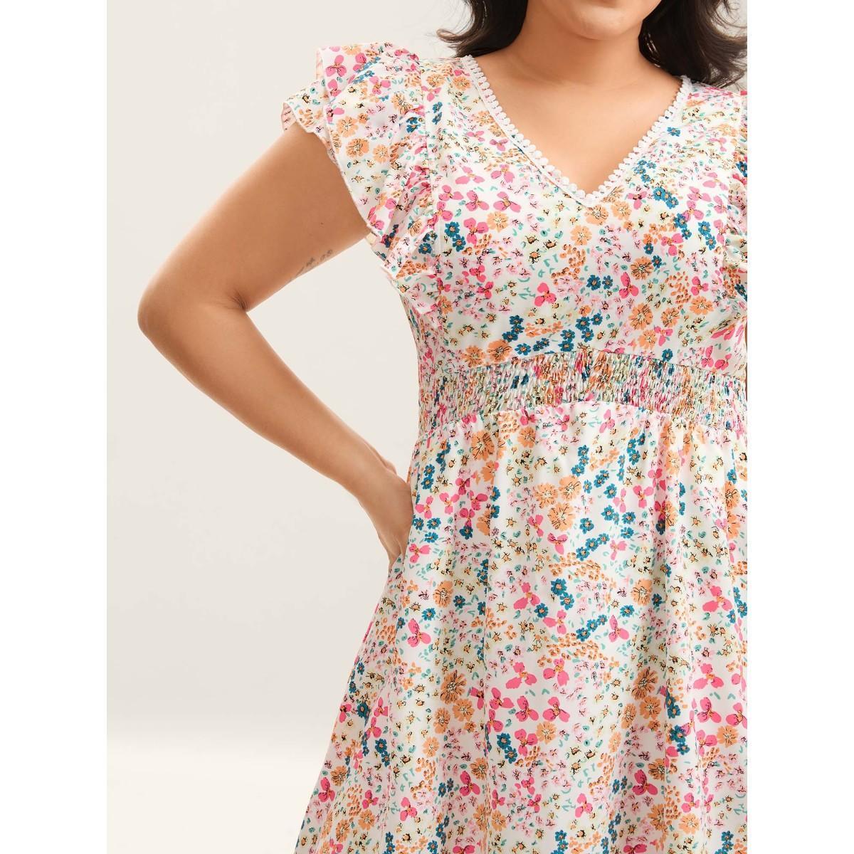 Plus Size Sweet Floral Print Lace Neck Midi Dress Lightpink Women V-neck Short sleeve Curvy BloomChic 30/6X Product Image