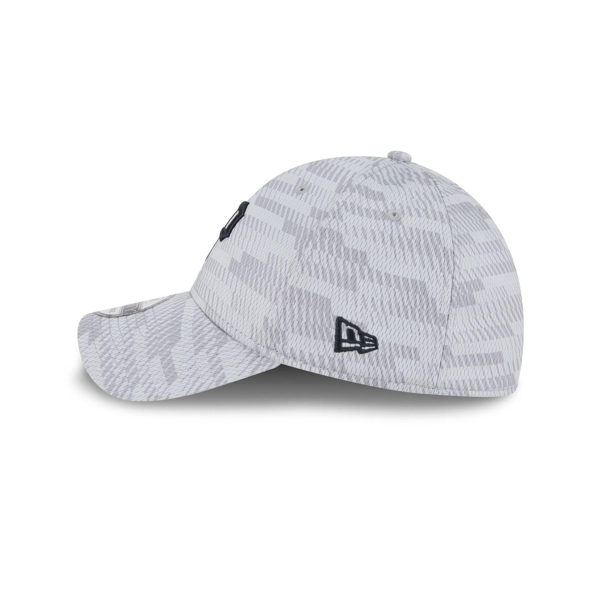 Pittsburgh Pirates 2025 Clubhouse Gray 39THIRTY Stretch Fit Male Product Image