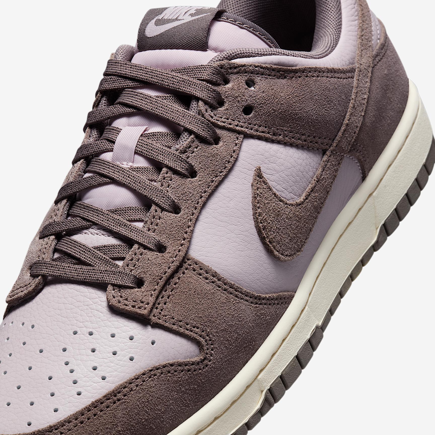 Nike Men's Dunk Low Retro SE Leather/Suede Shoes Product Image