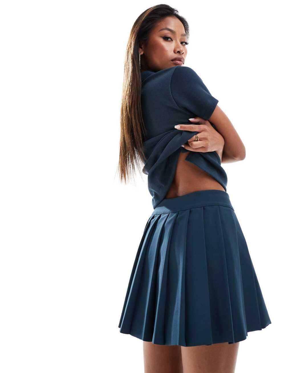 Nike YOON skirt in navy Product Image