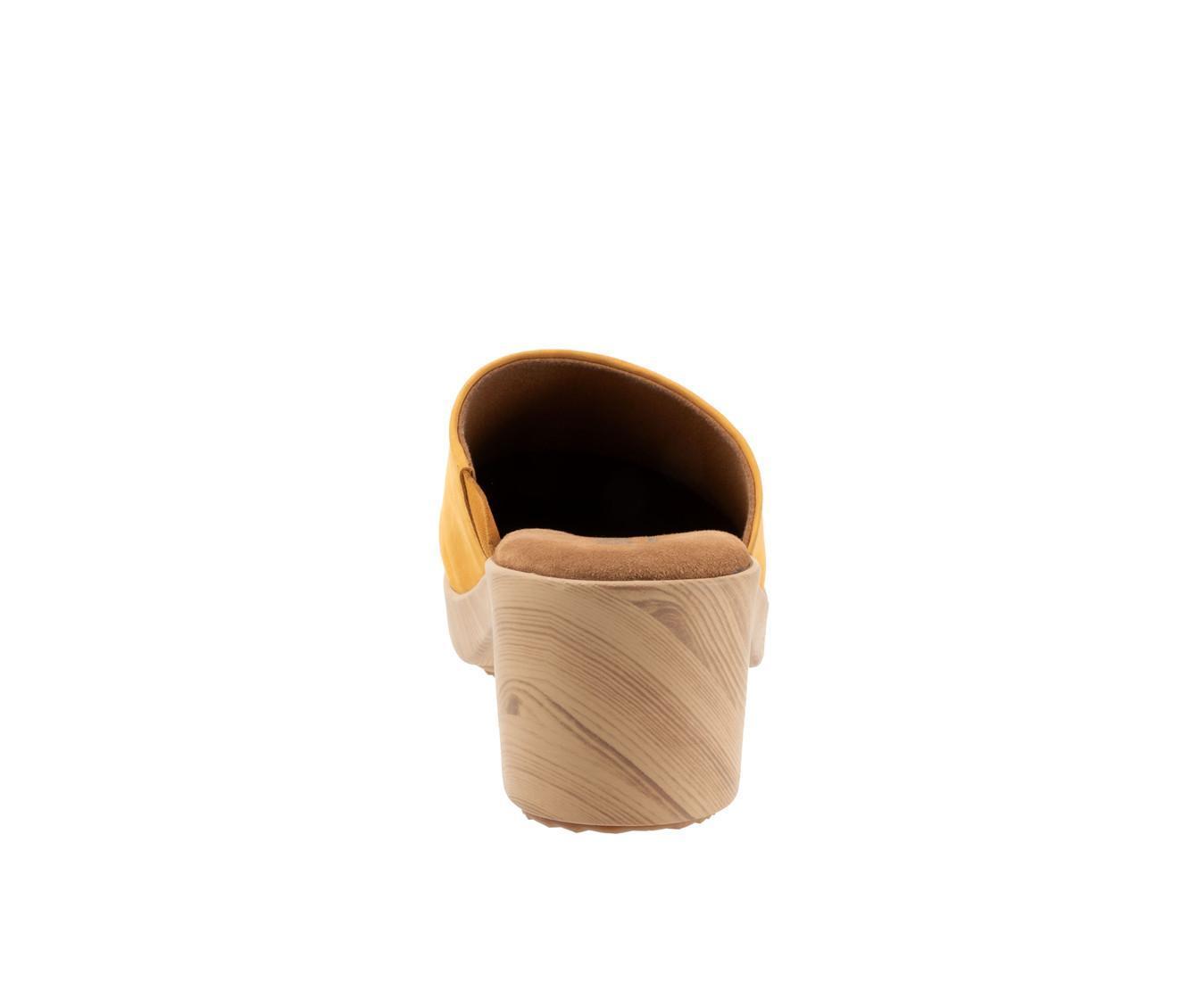 Women's Softwalk Felida Clogs Product Image