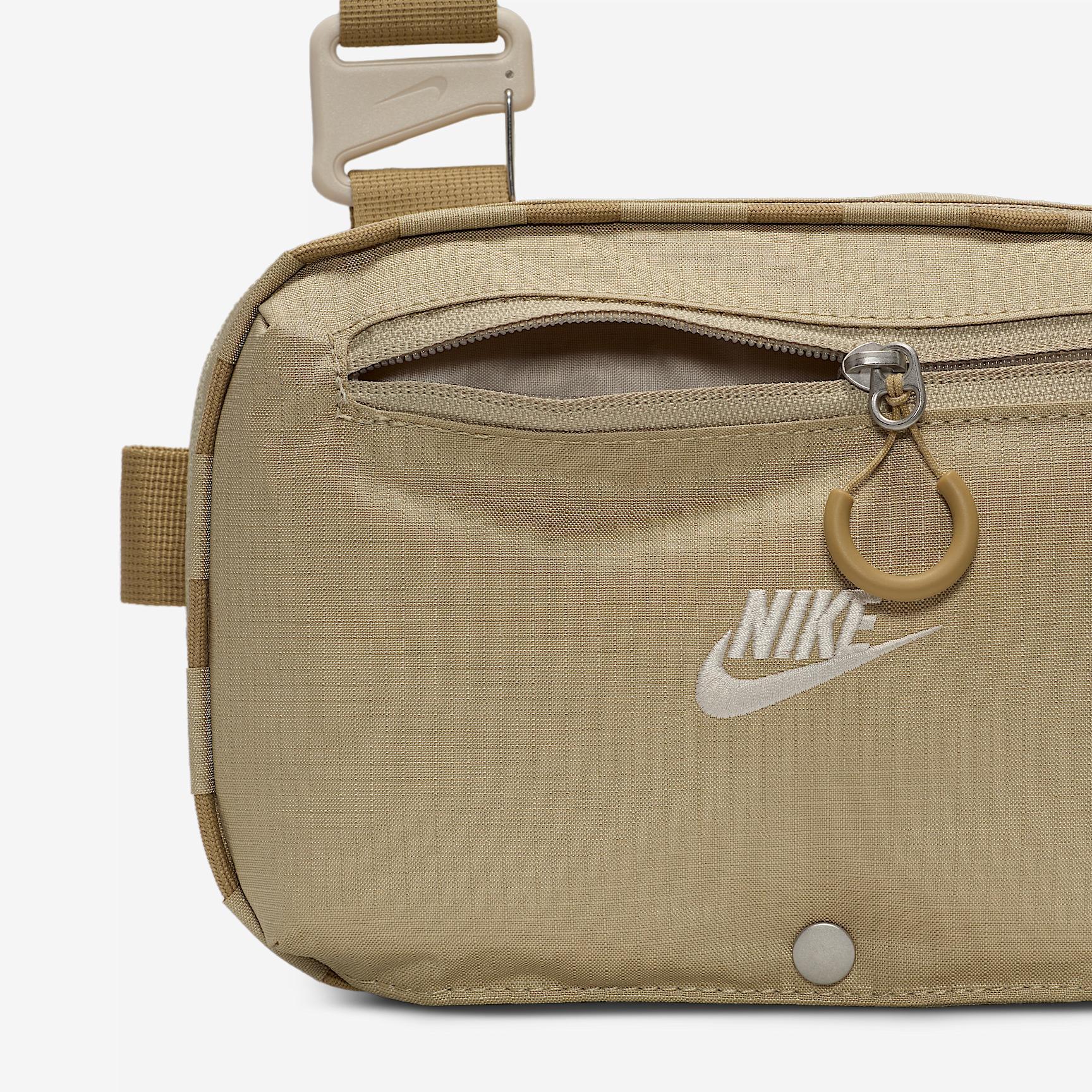 Nike Hayward Patrol Crossbody Bag (4L) Product Image